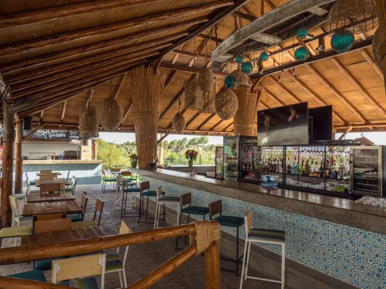 Restaurante, Palapa Bar y Área infantil – Sawari Hotel